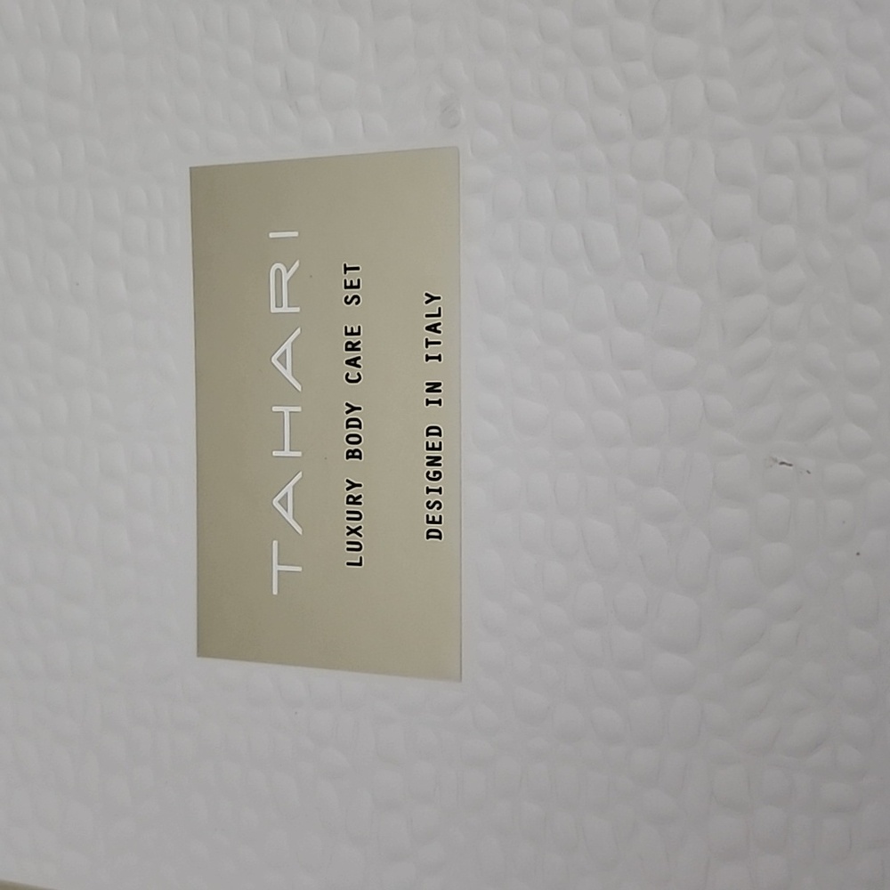 Tahari Vanilla Jasmin Luxury Body Care Set